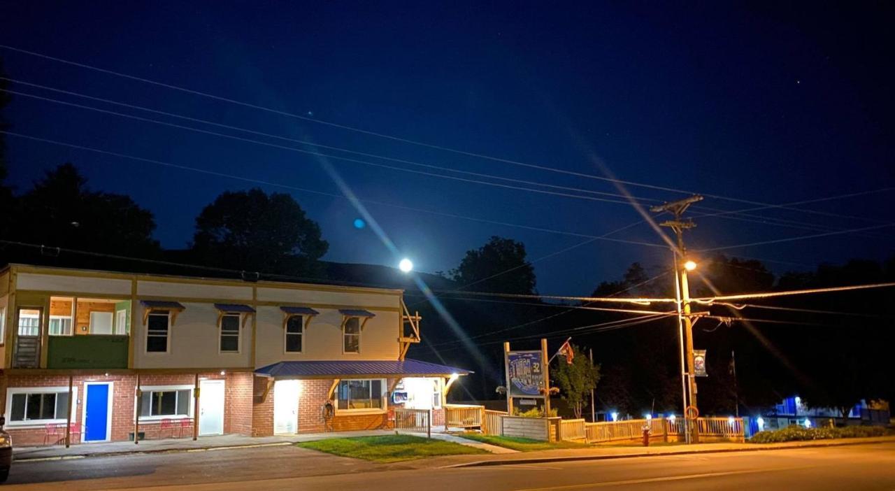 Inn 32 North Woodstock Exterior photo